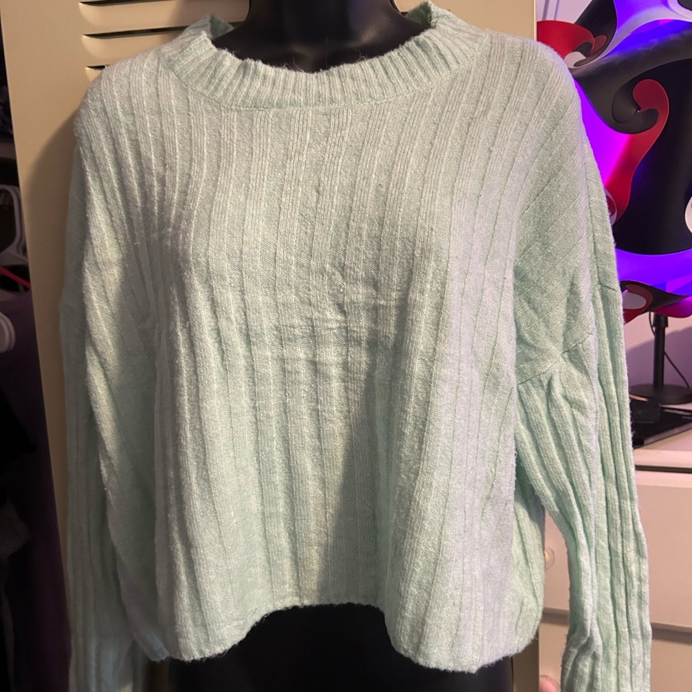 American Eagle cropped soft sweater green size medium